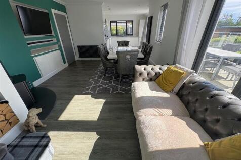 Open Plan Lounge, Dinging Area and Kitchen