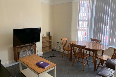 Three bedroom Student House - 49 Cranborne Road. L15 photo 2