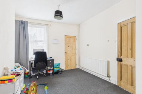 CAM04922G0-PR0073-STILL003