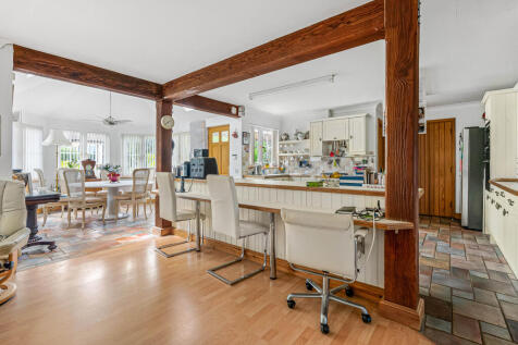 Kitchen/family dining room