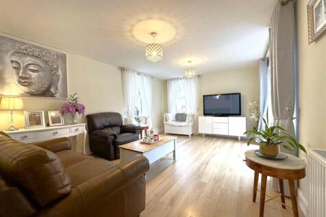 Triple-Aspect Living Room 140