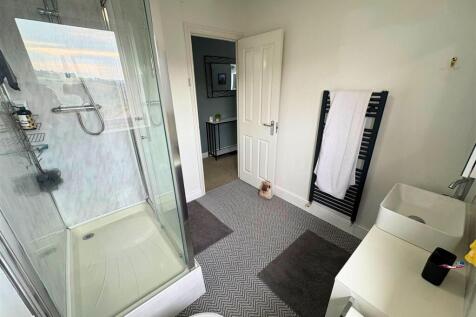 Ensuite 1c (edit).jpg