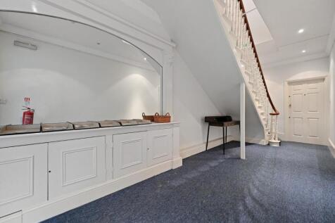 Flat 4, 70 Haverstock Hill - Foyer3 (1).jpg