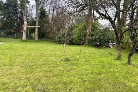 Lawned Garden