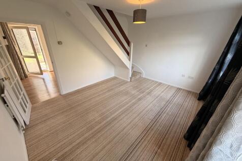 Grasscroft, NORTHAMPTON photo 3