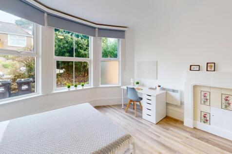 4-bed flat on Flat 1, 1B, 18, Avenue Road TR114AZ, £910/mo