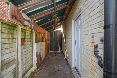 257 Kingsway Park, Urmston, Manchester M41 7EE