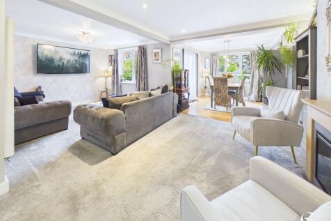 Open plan living / dining area