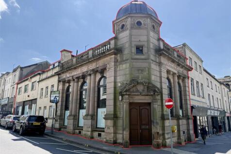 1 - Substantial former bank for Auction, Stroud.jp