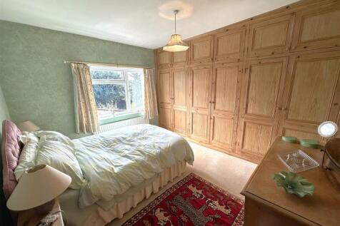 Third Bedroom With Extensive Wardrobes 736