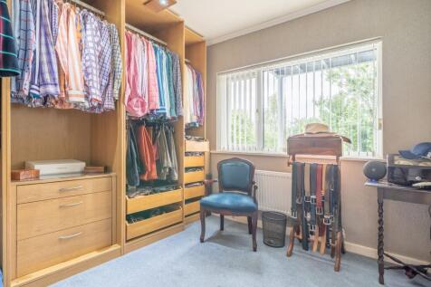 DRESSING ROOM/BEDROOM