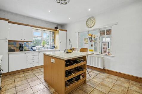 Kitchen 1_1.jpeg