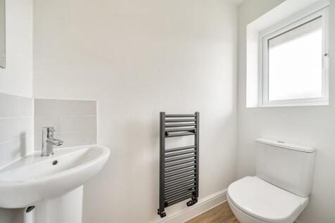 3 bedroom End of Terrace House in West Street, Upton photo 4