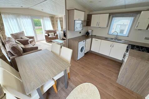 35 Kitchen and Di...