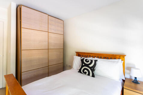 GIF- Flat 22 Sailacre House, Woolwich Road SE10 0J