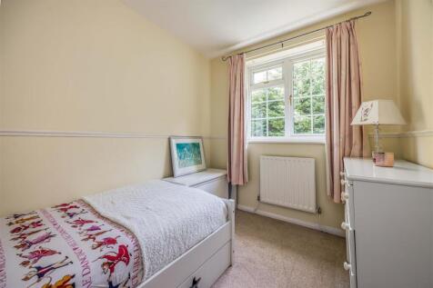 6 Mallow Close, Purbrook-Small-PorticoMarketing-Ne