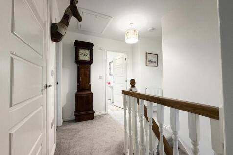 FIRST FLOOR LANDING