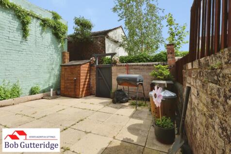 ENCLOSED REAR YARD
