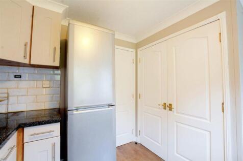 6 Bradford Way Kitchen Pic 2.jpg