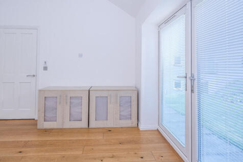 Bedroom 2 alternative view