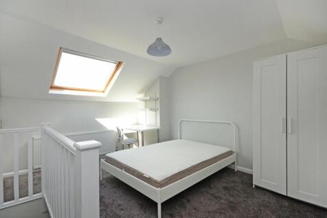 90 Alderson Road North - STUDENT PROPERTY photo 4
