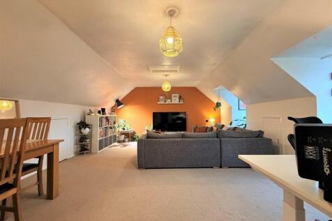 SITTING AND DININ...