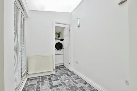Dane Road, Sale, Greater Manchester, M33 photo 5
