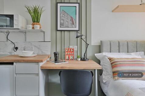 Studio Room 4 Desk (Usb Sockets)