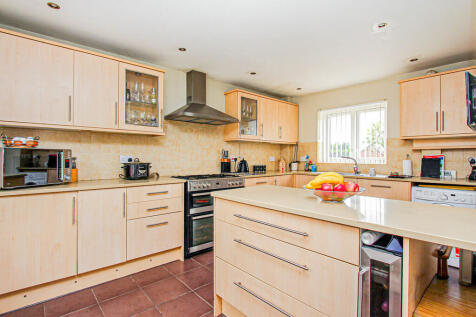 Kitchen/Breakfast...