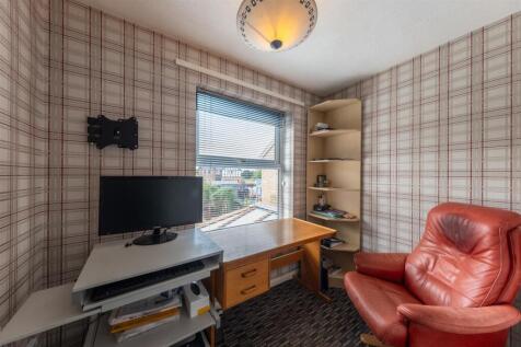 10 Meadow Close-024.jpg