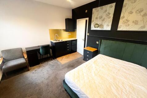 1-bed house on Ashley Road, Poole, £825/mo