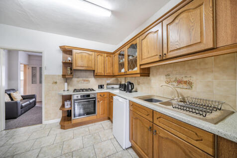 1362610-6-68de9a3...