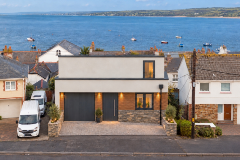Seaside House Overlooking the Bay