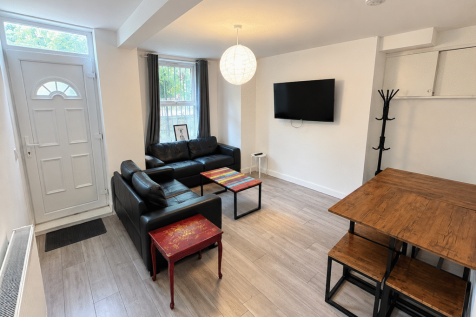 6-bed terraced on Ebberston Terrace, Hyde Park, Leeds, LS6 1AU, £2,990/mo