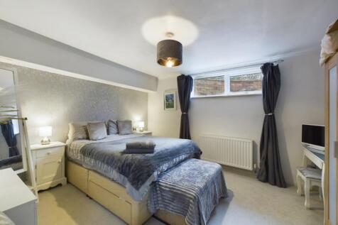 CAM02313G0-PR0064-STILL013