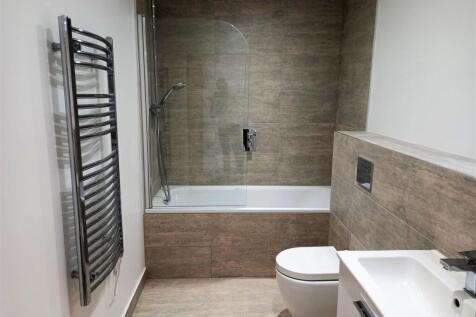 flat 2 bath.jpg