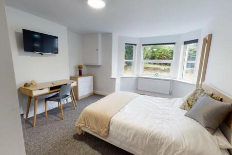 4-bed flat on Fishponds Road, Fishponds, BS16, £3,000/mo