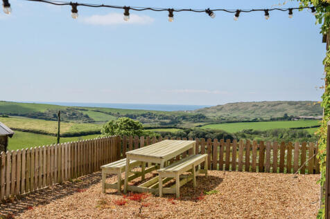 1298221-65-682df7...