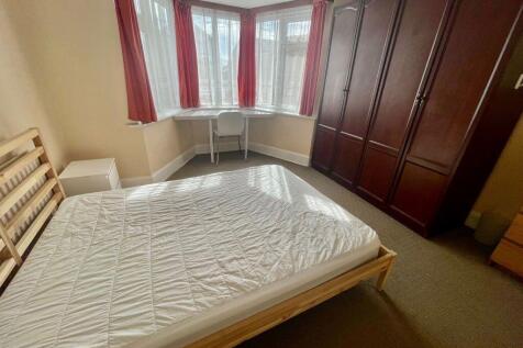 THREE BEDROOM STUDENT HOUSE, KINSON-P05874 photo 5