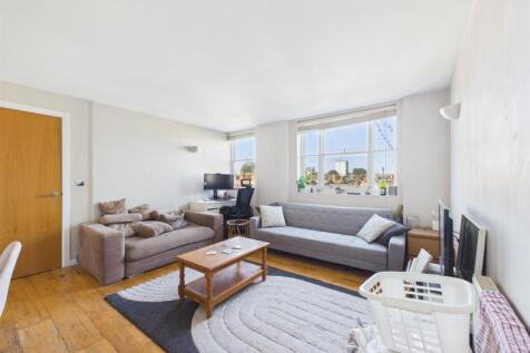 Living room 3.jpg