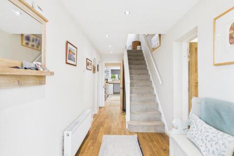 CAM02313G0-PR0102-STILL015