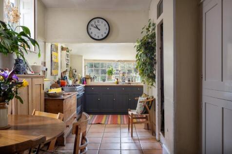 51 - Oakley House - GL5 5PQ - Web.jpg