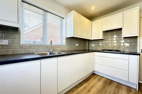 Modern Two-Bedroom, Two-Bathroom Apartment in a P