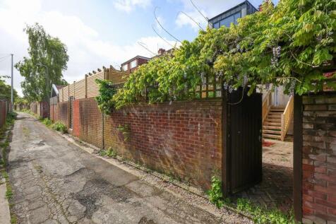 Garden gate to rear access