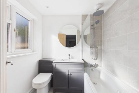 Bathroom- Mark Stephens EweMove Newmarket and Soha