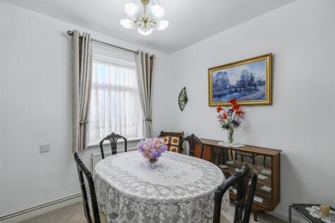 Bedroom 2/Dining Room