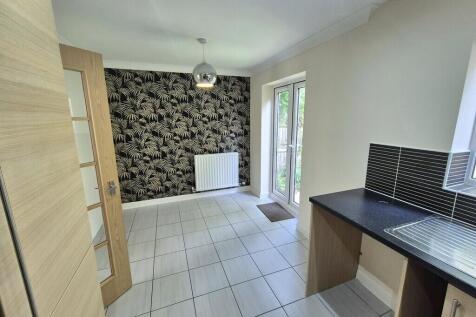 Fieldfare Close, Bramcote photo 5