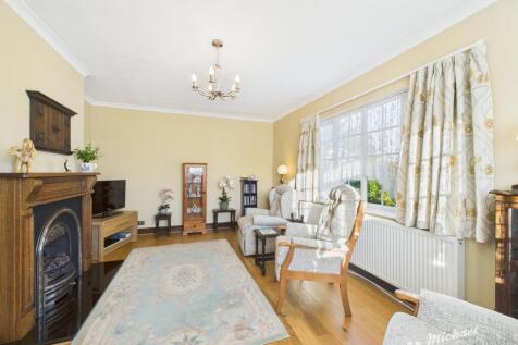 CAM02773G0-PR0375-STILL001