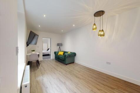 2-bed house on York Road, Loughborough, £1,837/mo