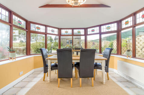 Sun lounge/dining room